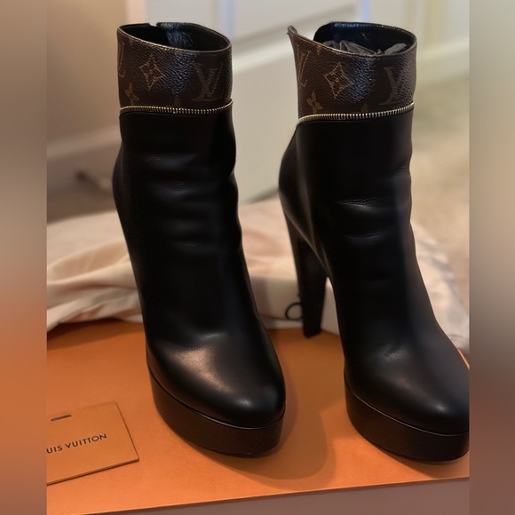 Authentic Louis Vuitton Afterglow Platform ankle boot. - Picture 3 of 4